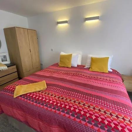 Apartment Contemporary Centre 3 Bedroom Sheffield