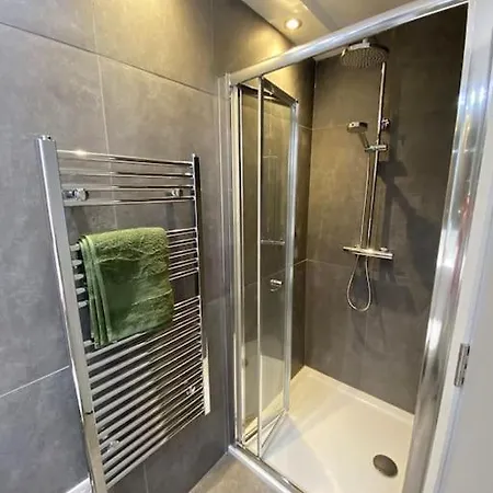 Apartment Contemporary Centre 3 Bedroom *